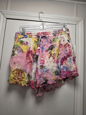 NWT Rococo Sand Scalloped Shorts Sz M